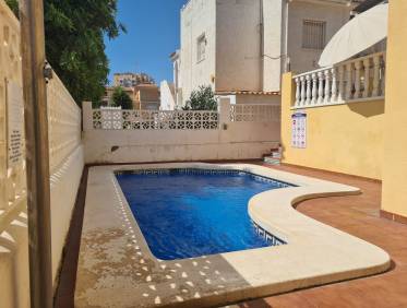 Bestaand - Townhouse / Semi-detached - Torrevieja - La Rosaleda