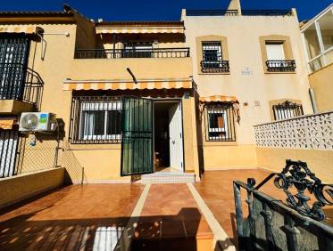 Bestaand - Townhouse / Semi-detached - Torrevieja - La Rosaleda