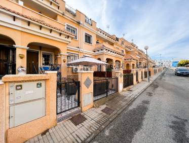 Bestaand - Townhouse / Semi-detached - Villamartín