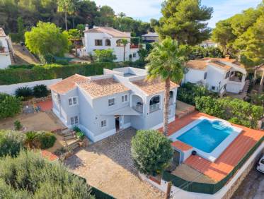 Bestaand - Villa - Jávea