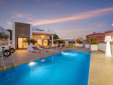 Bestaand - Villa - Orihuela Costa - Villamartin