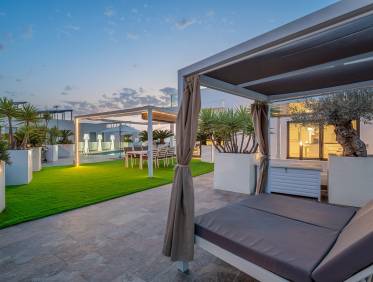 Bestaand - Villa - Orihuela Costa - Villamartin