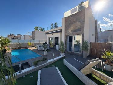 Bestaand - Villa - Orihuela Costa - Villamartin