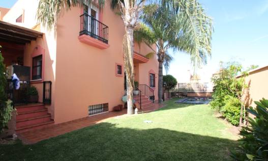 Townhouse / Semi-detached - Bestaand - Marbella - Marbella East
