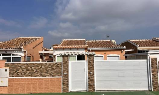 Townhouse / Semi-detached - Bestaand - Torrevieja - Torrevieja