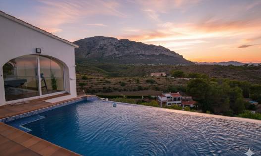 Villa - Bestaand - Denia - Las Rotas