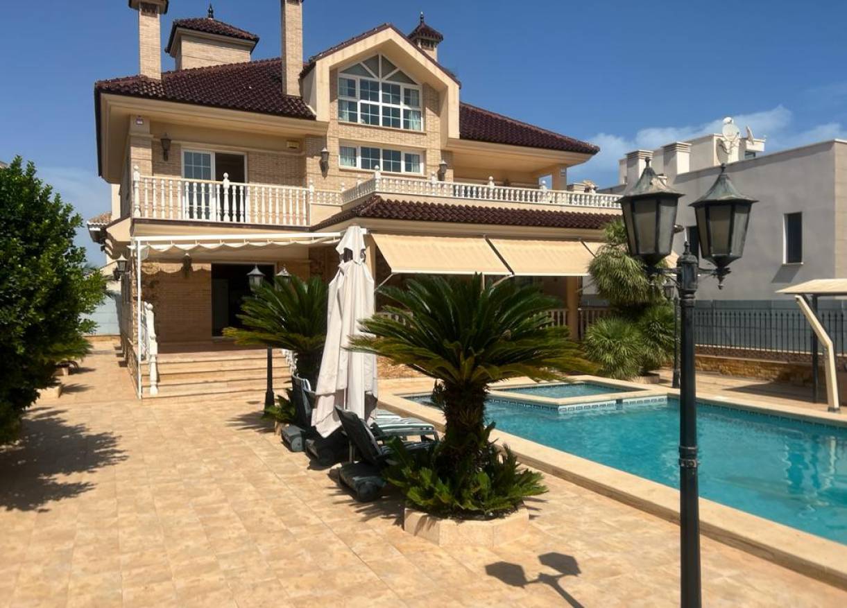 Lange tijd verhuur - Villa - Torrevieja