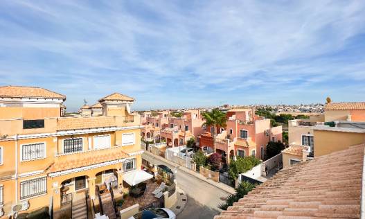 Bestaand - Townhouse / Semi-detached - Villamartín