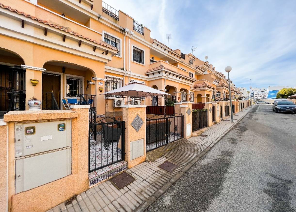 Bestaand - Townhouse / Semi-detached - Villamartín