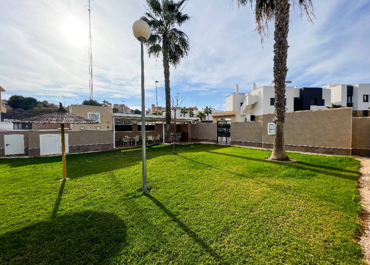 Bestaand - Townhouse / Semi-detached - Villamartín