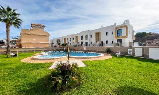 Bestaand - Townhouse / Semi-detached - Villamartín