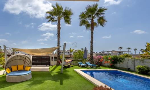 Bestaand - Villa - Orihuela Costa - Vistabella golf