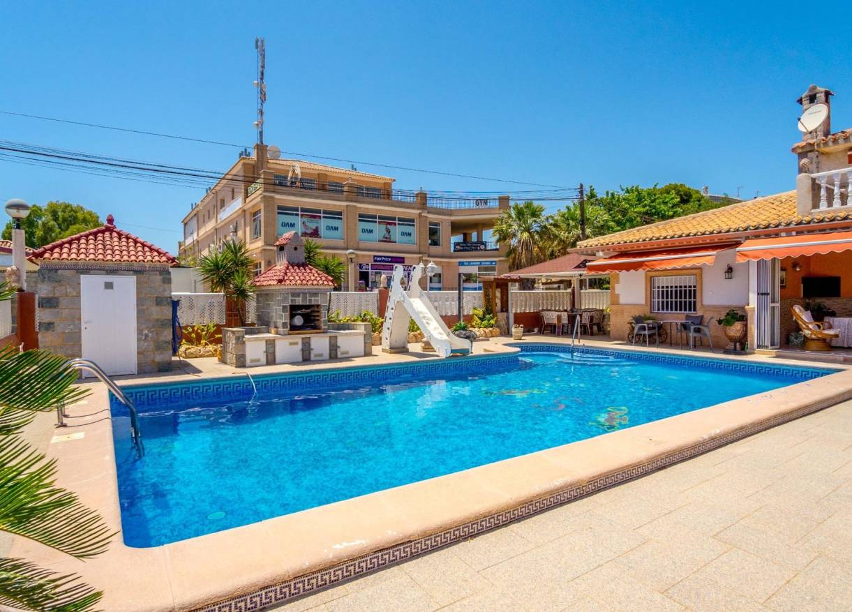 Bestaand - Villa - Orihuela Costa - Campoamor