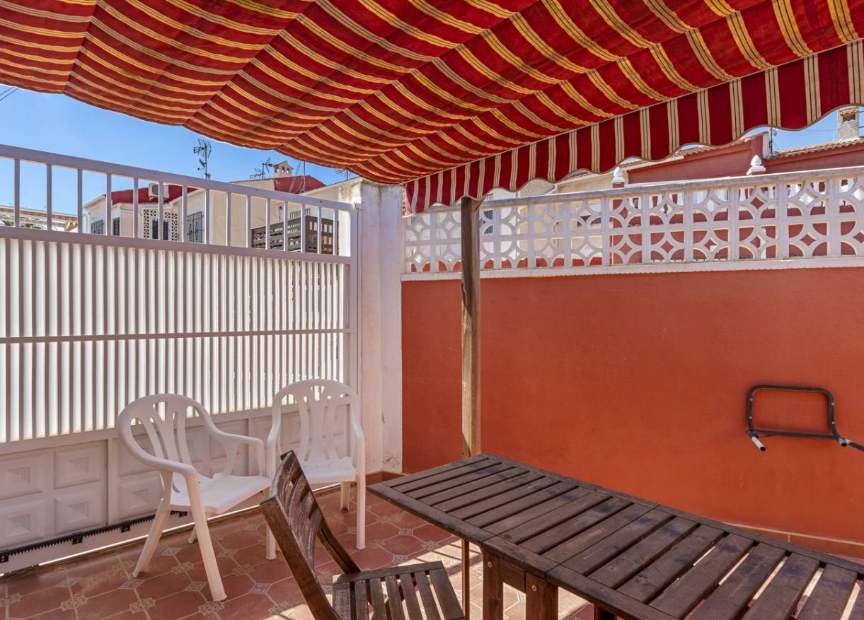 Bestaand - Townhouse / Semi-detached - Torrevieja - Torretas