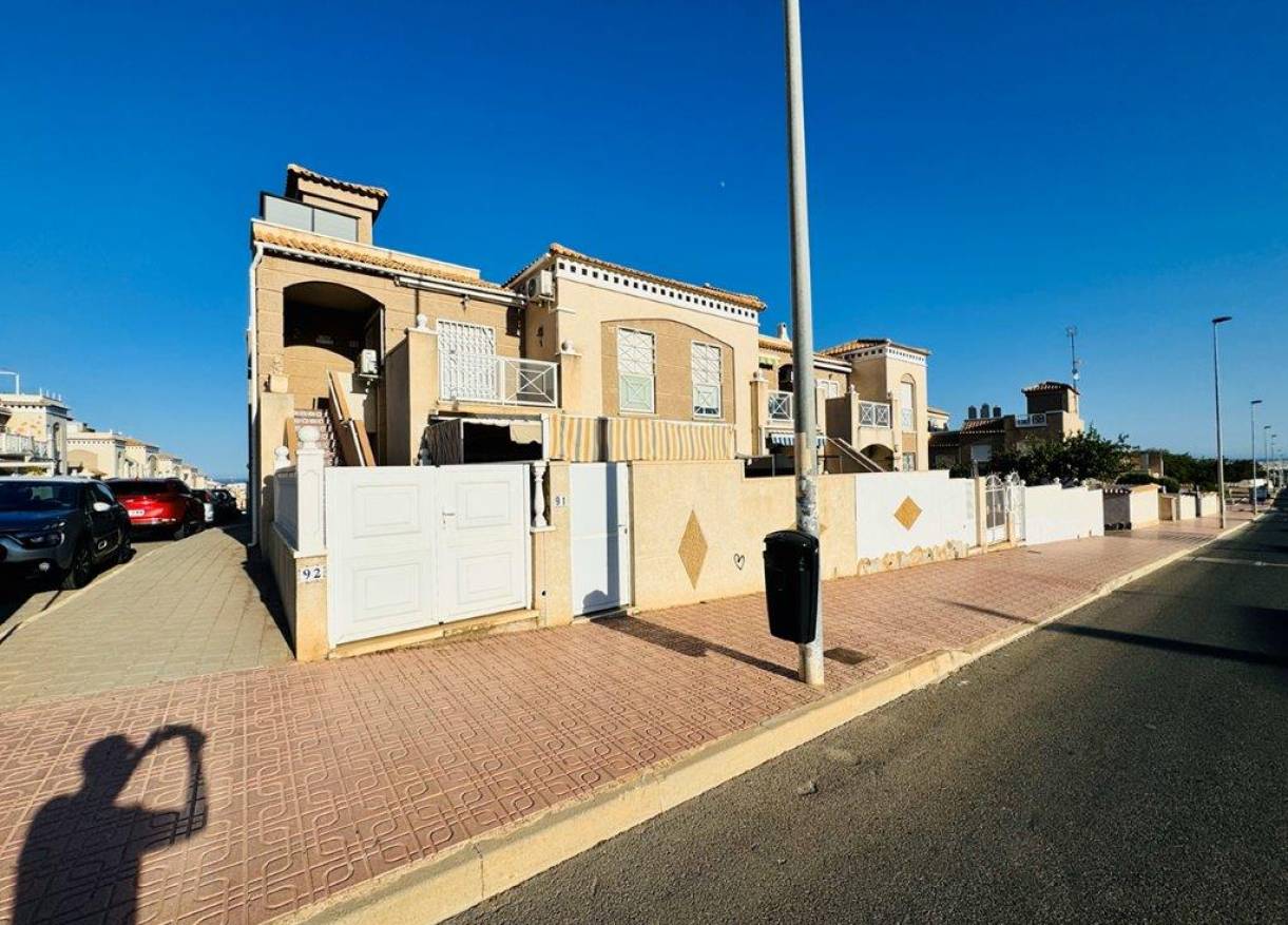 Bestaand - Townhouse / Semi-detached - Torrevieja - Aguas Nuevas