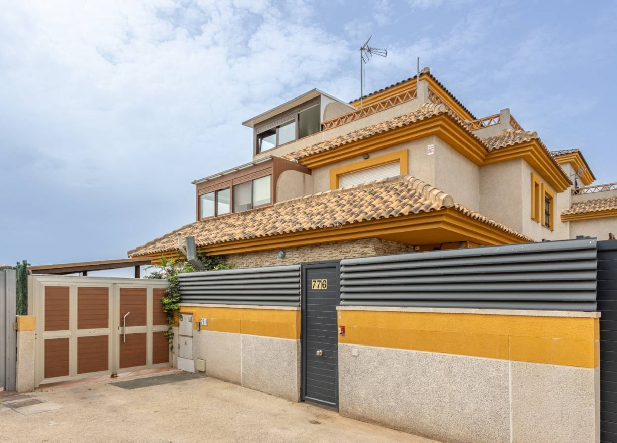 Bestaand - Townhouse / Semi-detached - Los Montesinos - La Herrada