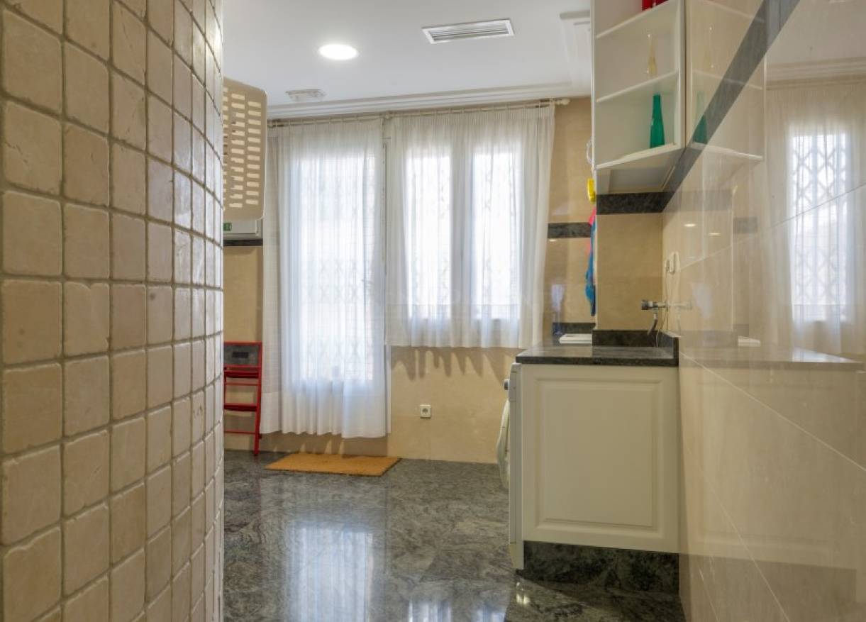 Bestaand - Townhouse / Semi-detached - Novelda