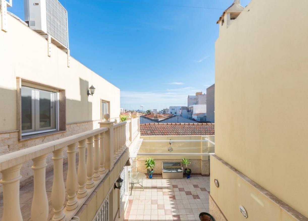 Bestaand - Townhouse / Semi-detached - Novelda