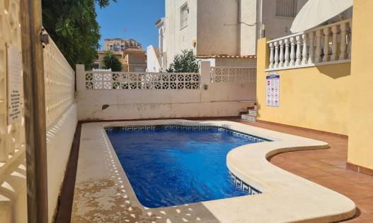 Bestaand - Townhouse / Semi-detached - Torrevieja - La Rosaleda