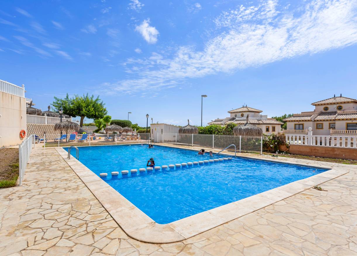 Bestaand - Townhouse / Semi-detached - Orihuela Costa - Lomas de Cabo Roig