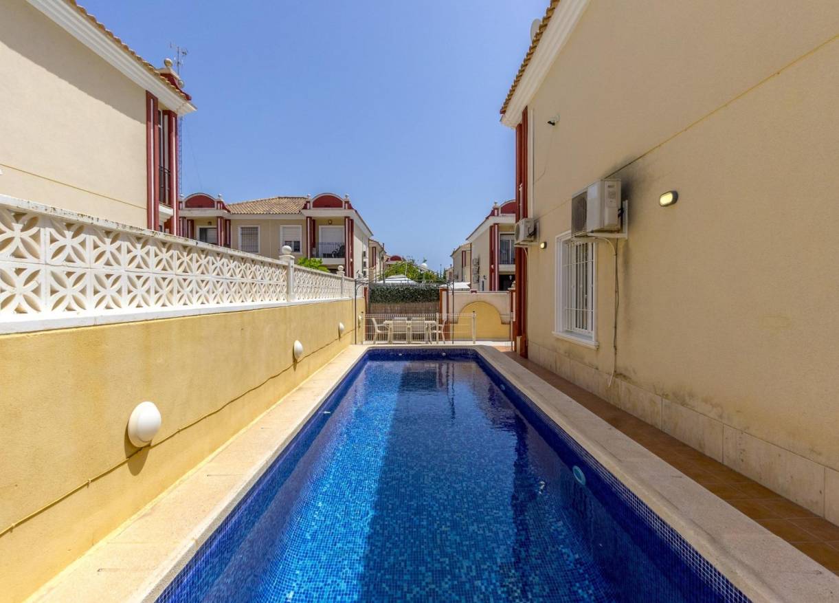 Bestaand - Townhouse / Semi-detached - Orihuela Costa - Campoamor