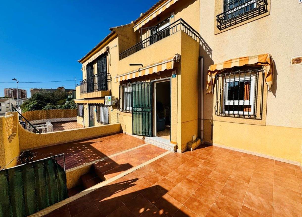 Bestaand - Townhouse / Semi-detached - Torrevieja - La Rosaleda