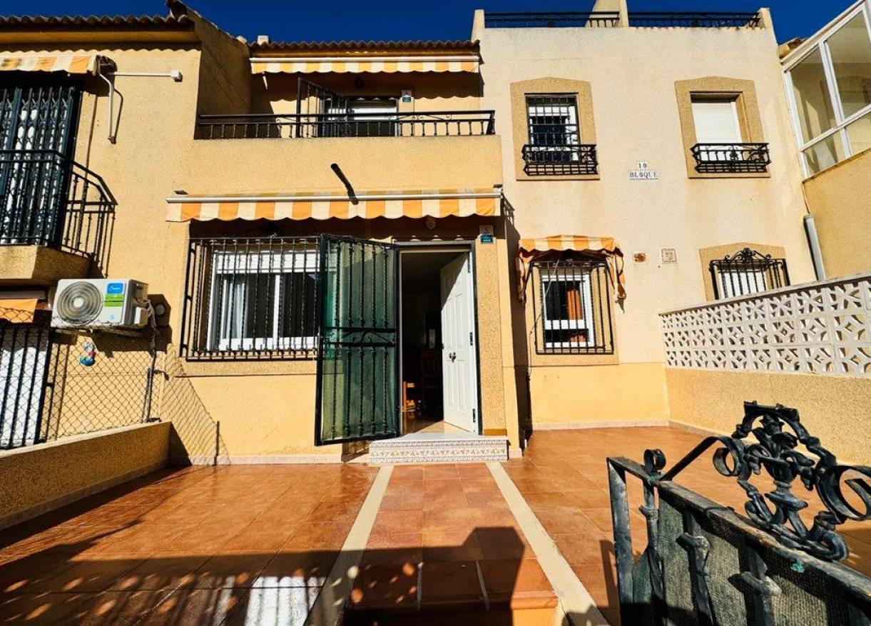 Bestaand - Townhouse / Semi-detached - Torrevieja - La Rosaleda