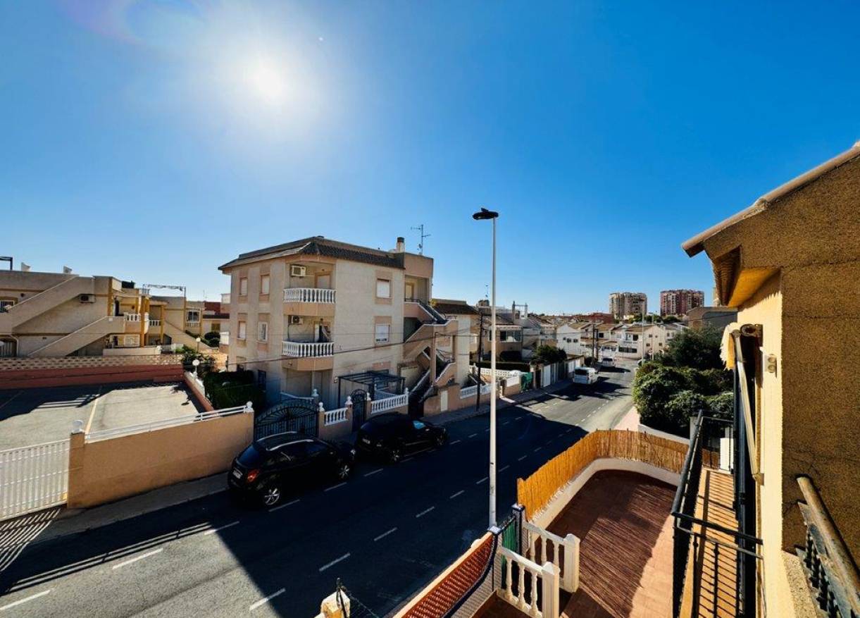 Bestaand - Townhouse / Semi-detached - Torrevieja - La Rosaleda