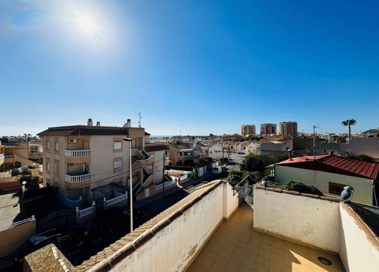 Bestaand - Townhouse / Semi-detached - Torrevieja - La Rosaleda