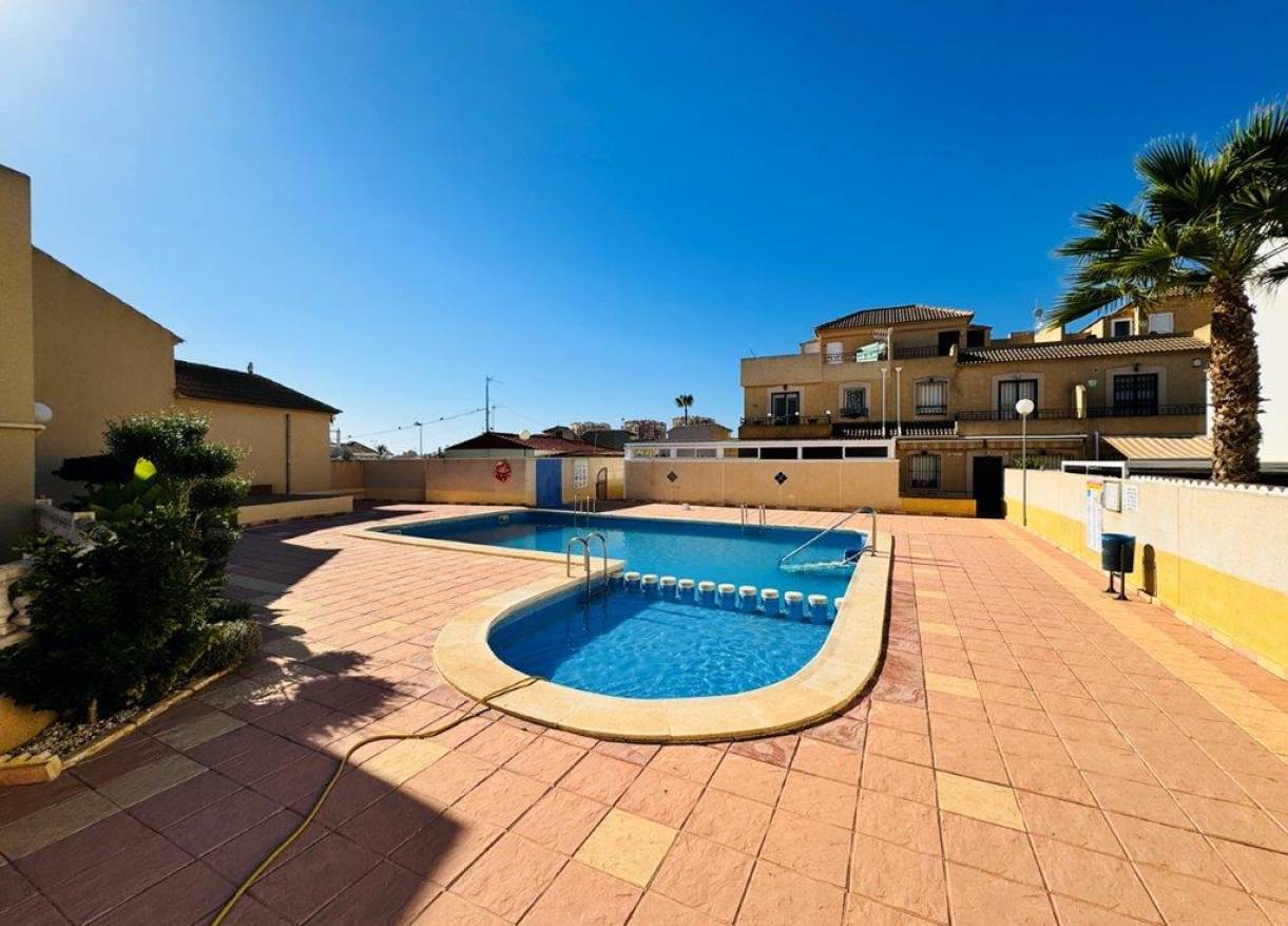 Bestaand - Townhouse / Semi-detached - Torrevieja - La Rosaleda