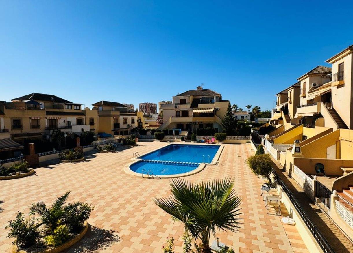 Bestaand - Townhouse / Semi-detached - Torrevieja - La Rosaleda