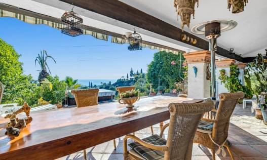 Bestaand - Villa - Estepona - East Estepona