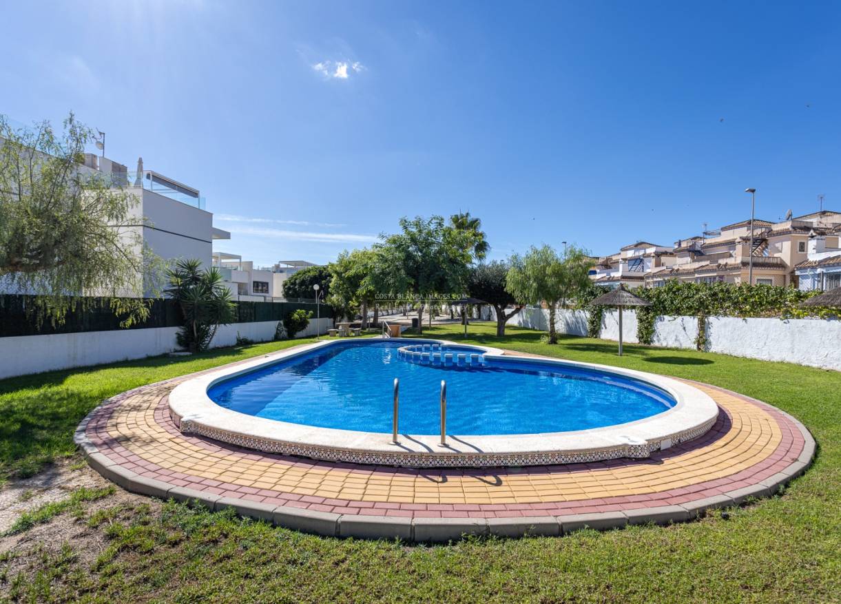 Bestaand - Townhouse / Semi-detached - Orihuela Costa - Villamartin