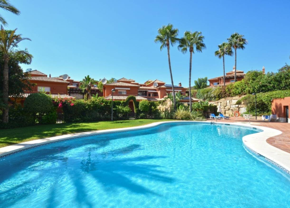 Bestaand - Townhouse / Semi-detached - Santa Clara Golf - Marbella, Santa Clara