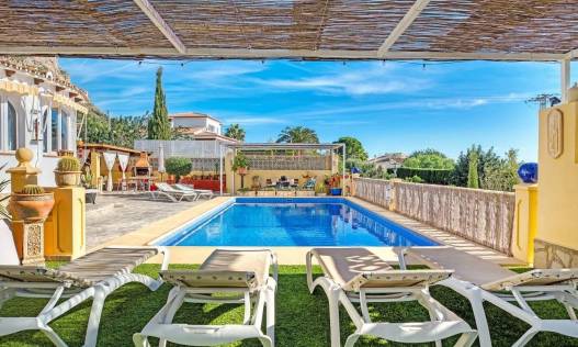 Bestaand - Villa - Jávea