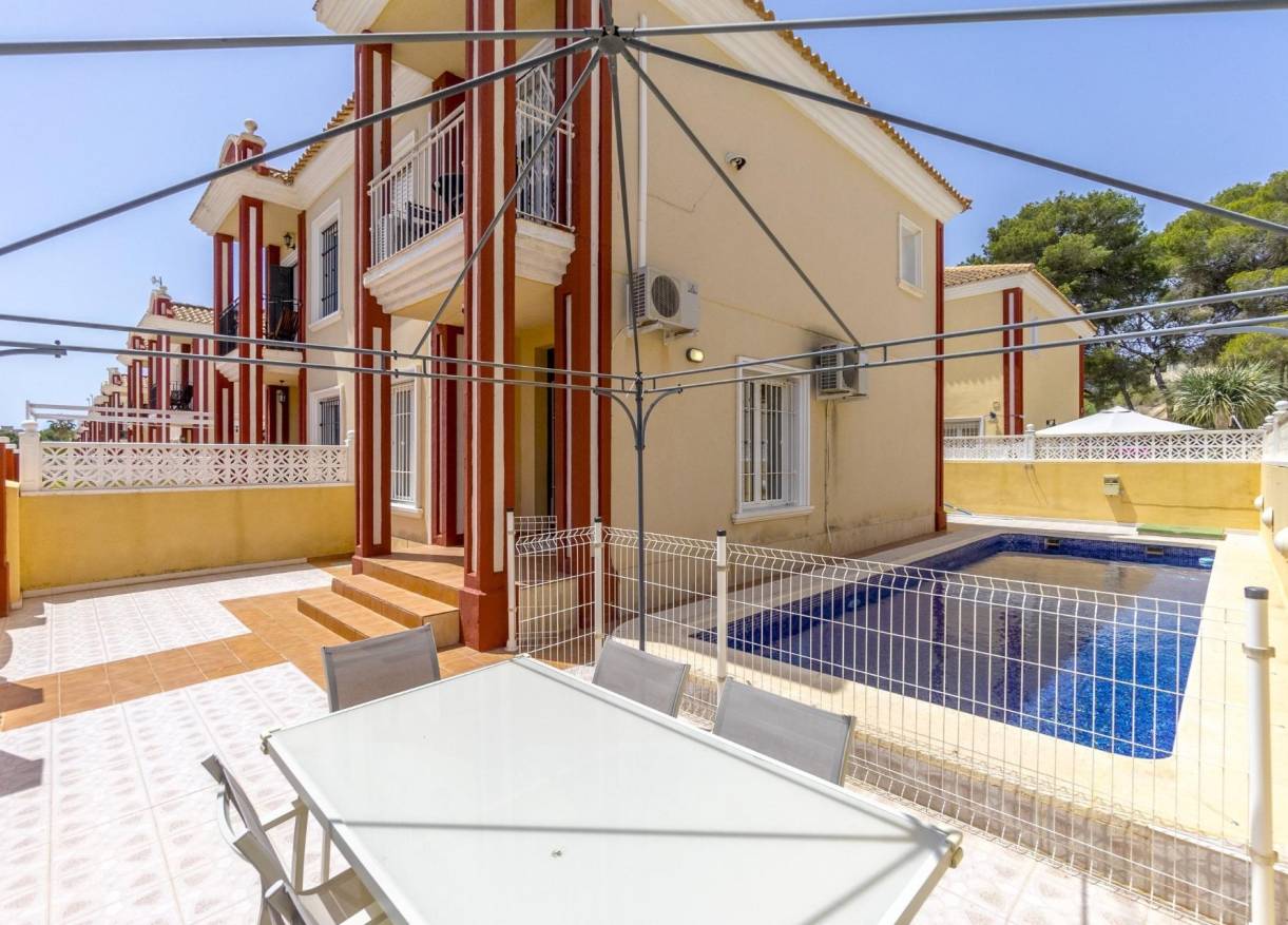 Bestaand - Townhouse / Semi-detached - Orihuela Costa - Campoamor