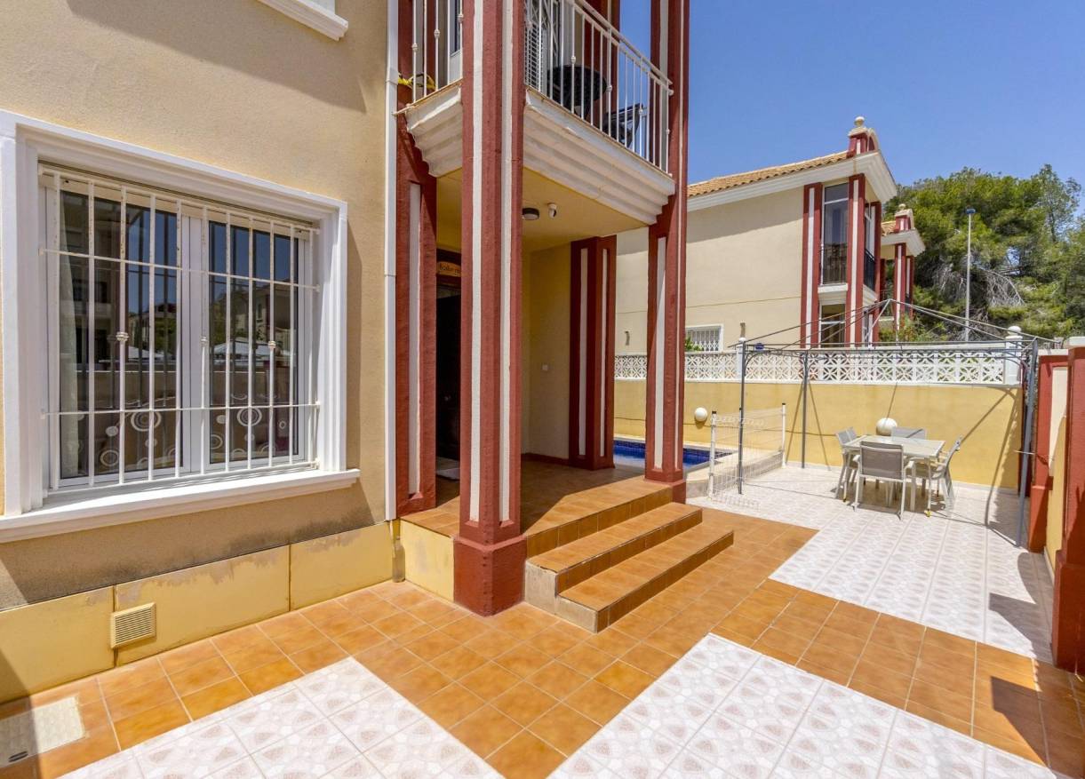 Bestaand - Townhouse / Semi-detached - Orihuela Costa - Campoamor