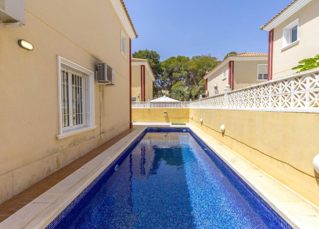 Bestaand - Townhouse / Semi-detached - Orihuela Costa - Campoamor