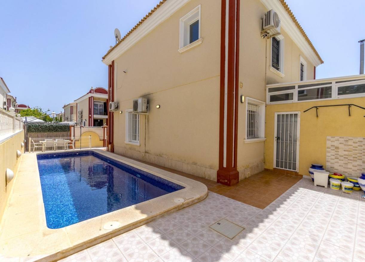 Bestaand - Townhouse / Semi-detached - Orihuela Costa - Campoamor