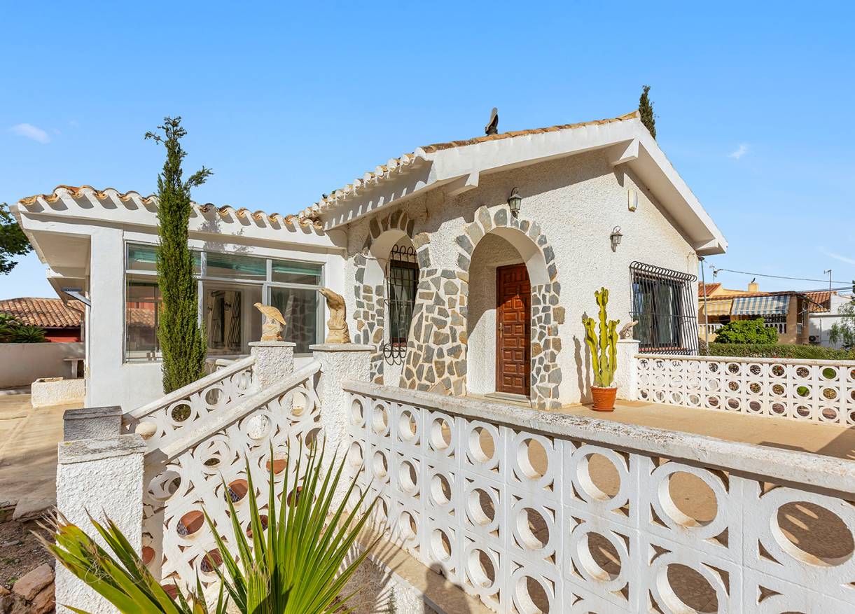 Bestaand - Villa - Torrevieja - Los Balcones - Los Altos del Edén