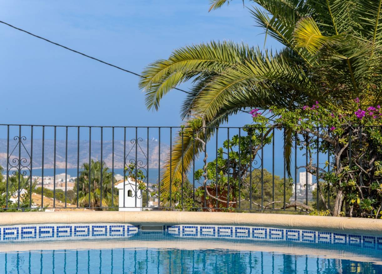 Bestaand - Villa - Jávea