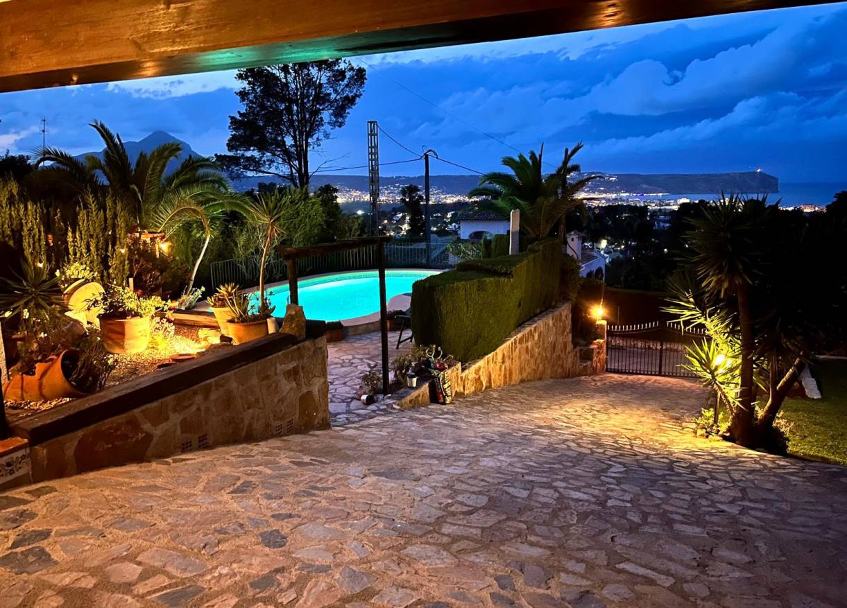 Bestaand - Villa - Jávea