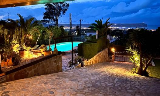 Bestaand - Villa - Jávea