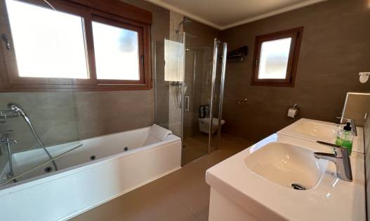 Bestaand - Villa - Jávea