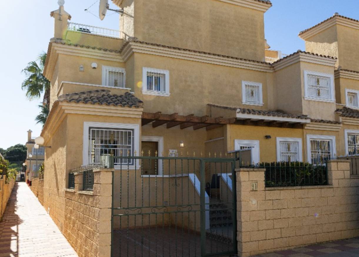 Bestaand - Townhouse / Semi-detached - Punta Prima - Mariblanca