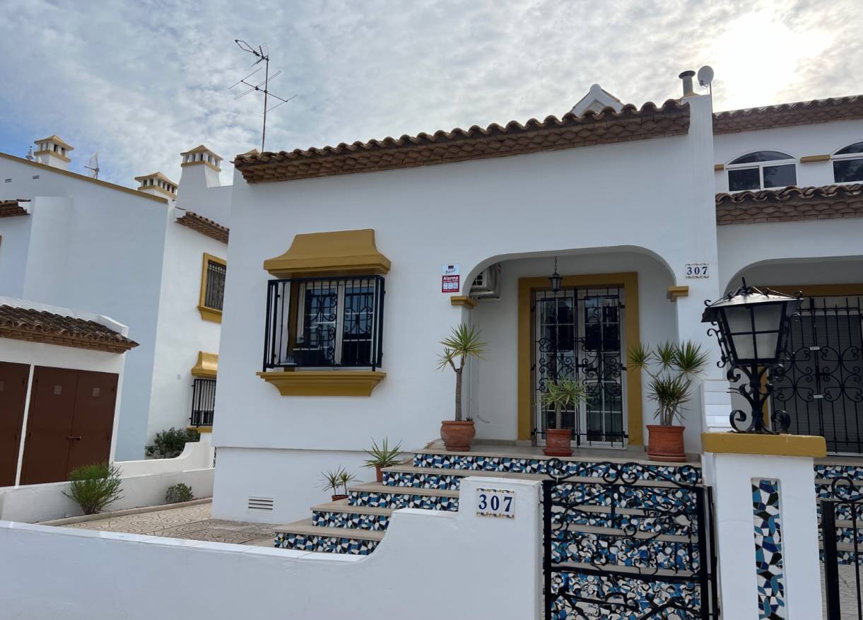 Bestaand - Townhouse / Semi-detached - Orihuela Costa - Villamartin