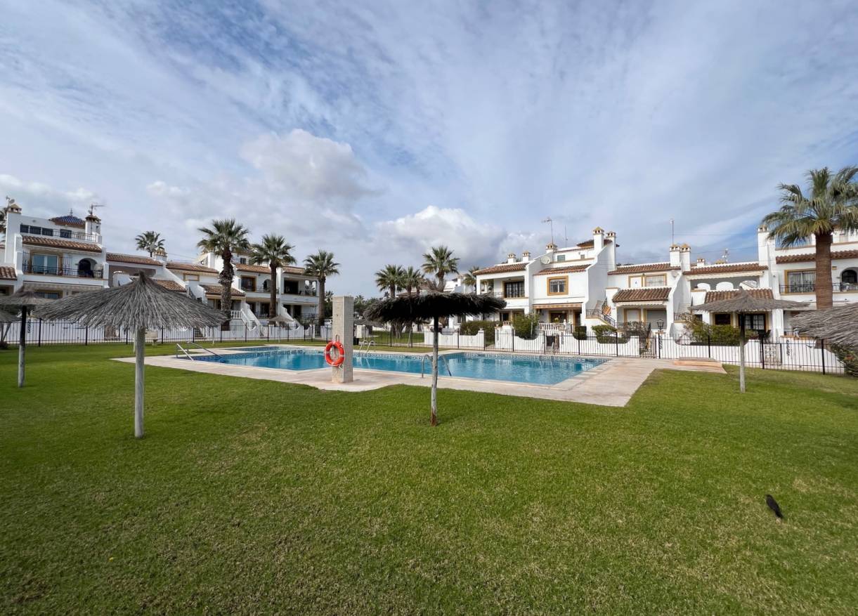 Bestaand - Townhouse / Semi-detached - Orihuela Costa - Villamartin