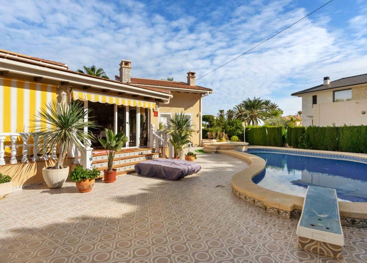 Bestaand - Villa - Cabo Roig - MUY CERCA DE LA PLAYA