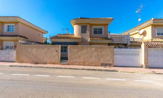 Bestaand - Townhouse / Semi-detached - Torrevieja - Los Balcones - Los Altos del Edén