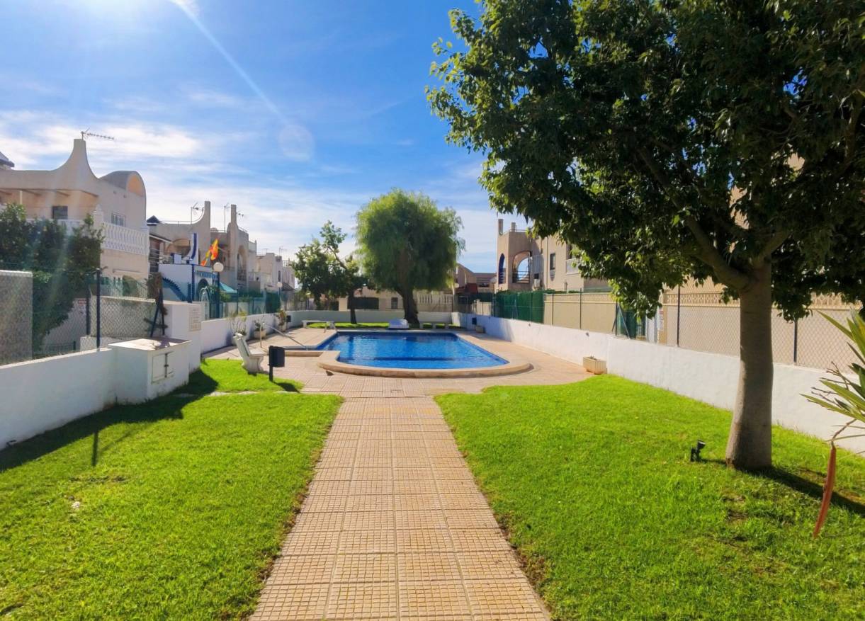 Bestaand - Townhouse / Semi-detached - Torrevieja